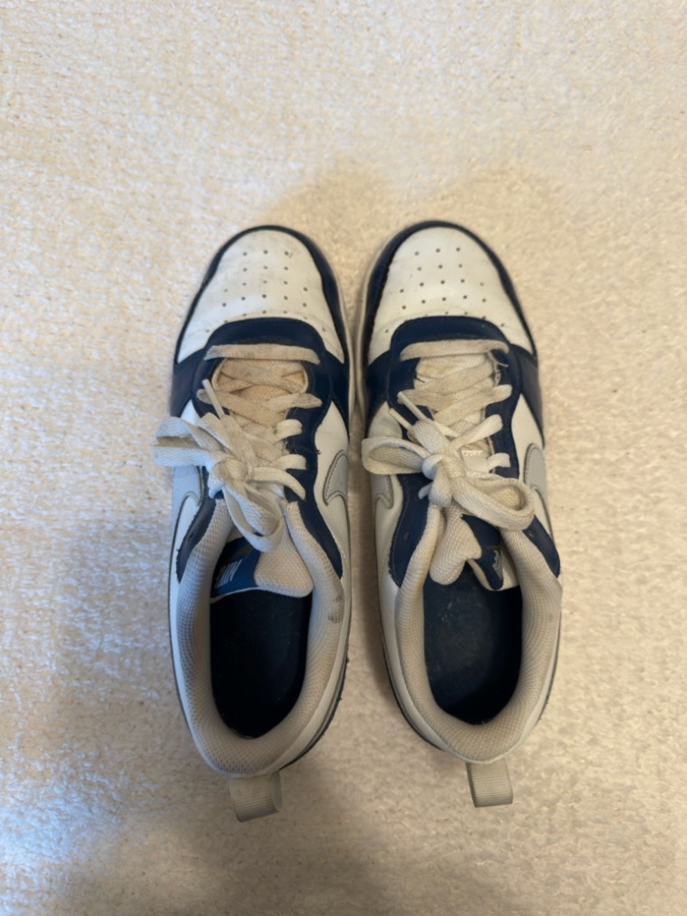 Nike Women's White and Navy Low-Top Sneakers